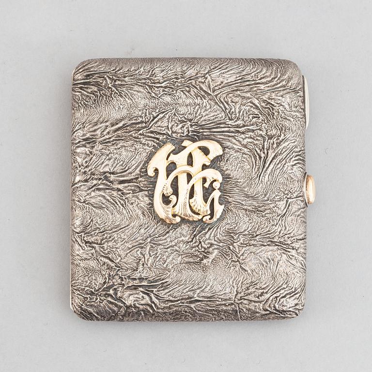A finnish parcel-gilt silver cigarette case, Turku 1924.