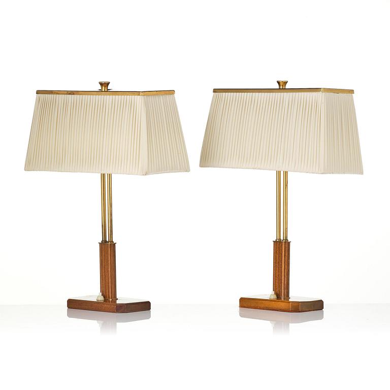 Harald Notini, bordslampor, ett par, modell 15485, Arvid Böhlmarks Lampfabrik, Stockholm, 1940-50-tal.