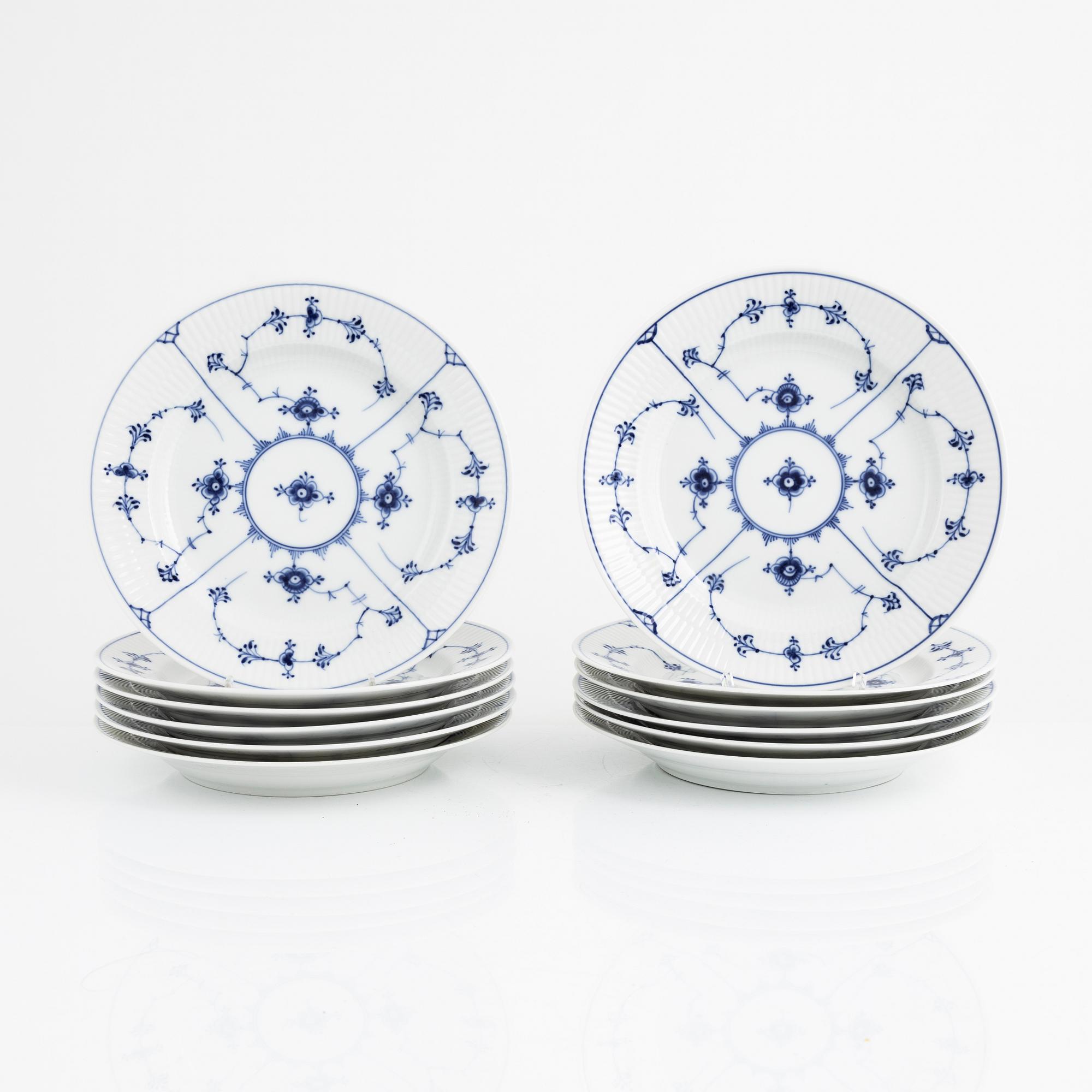 Mattallrikar, 12 st, "Musselmalet", porslin, Royal Copenhagen, Danmark.