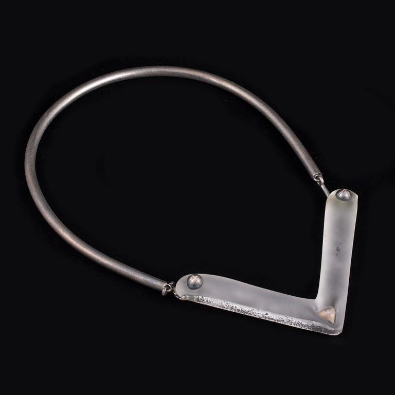 HALSSMYCKE, glas och silver, Halo, Monika Backström, Kosta Boda.