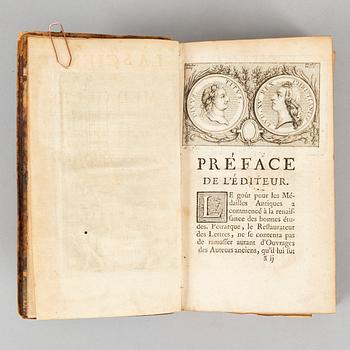 Med 12 graverade planscher över medaljer, 1739 (2 vol).