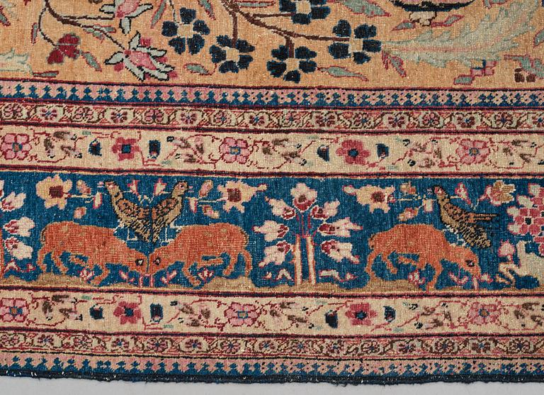 A carpet, an antique/a semi-antique Tabriz figural, ca 297,5-302 x 206,5-211 cm, signerad Sherkate Bargh.