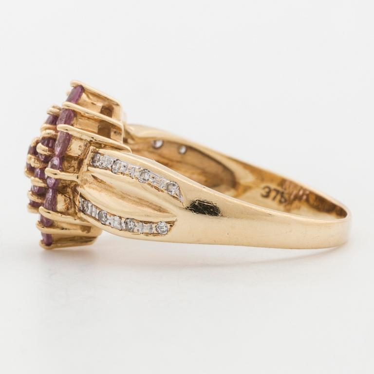 RING, med 16 briljantslipade diamanter samt fasettslipade rosa safirer.