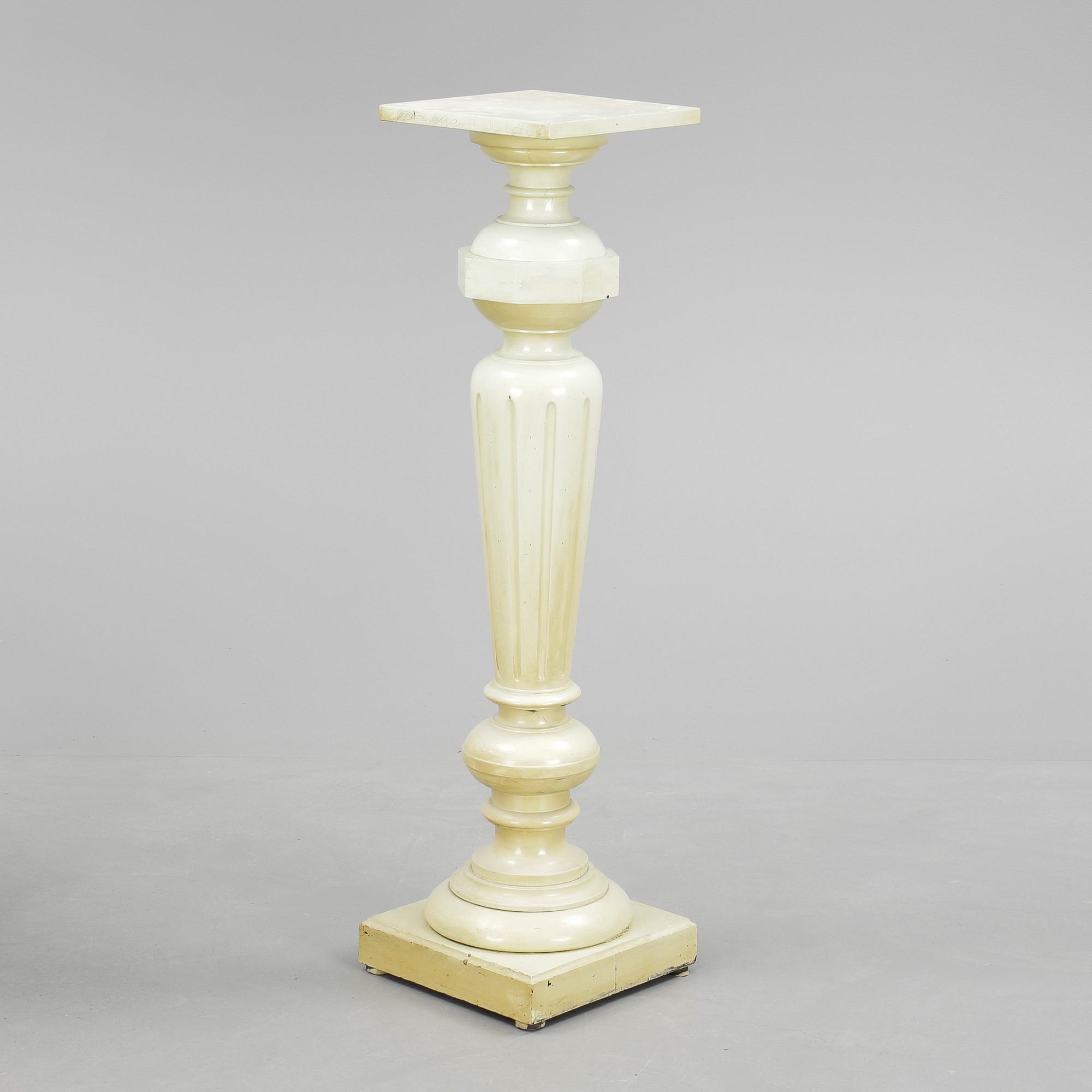 PIEDESTAL, nyrenässans, sent 1800-tal.