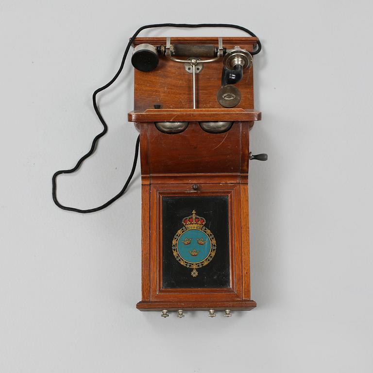 VÄGGTELEFON, Telegrafverkets verkstad, Nynäshamn, omkring sekelskiftet 1800/1900.