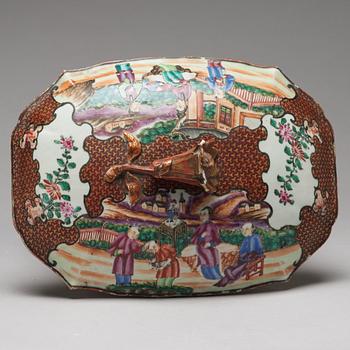 A famille rose tureen with cover and stand, Qing dynasty, Qianlong (1736-95).