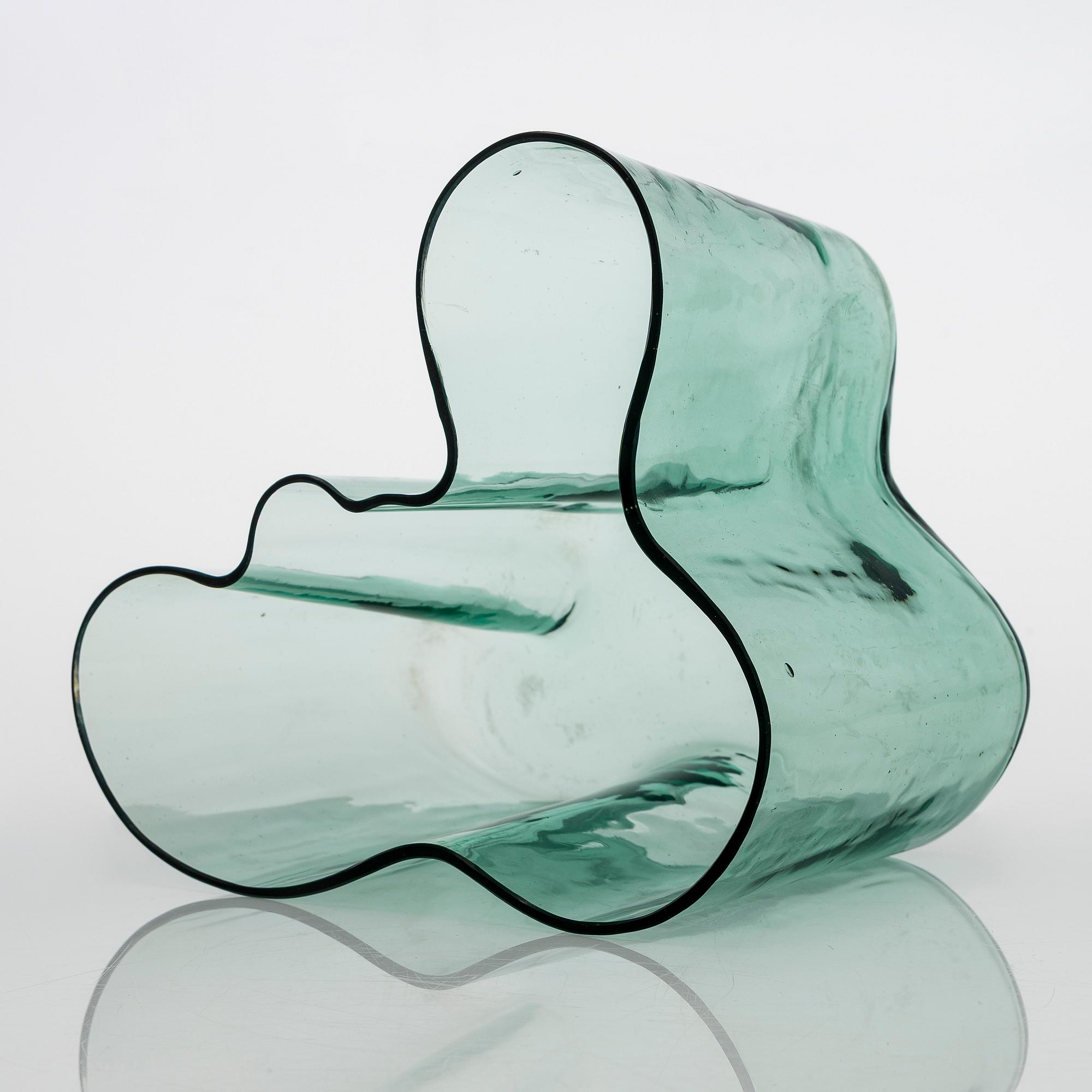 Alvar Aalto, A '9750' vase Karhula Glassworks in production 1937-1949.