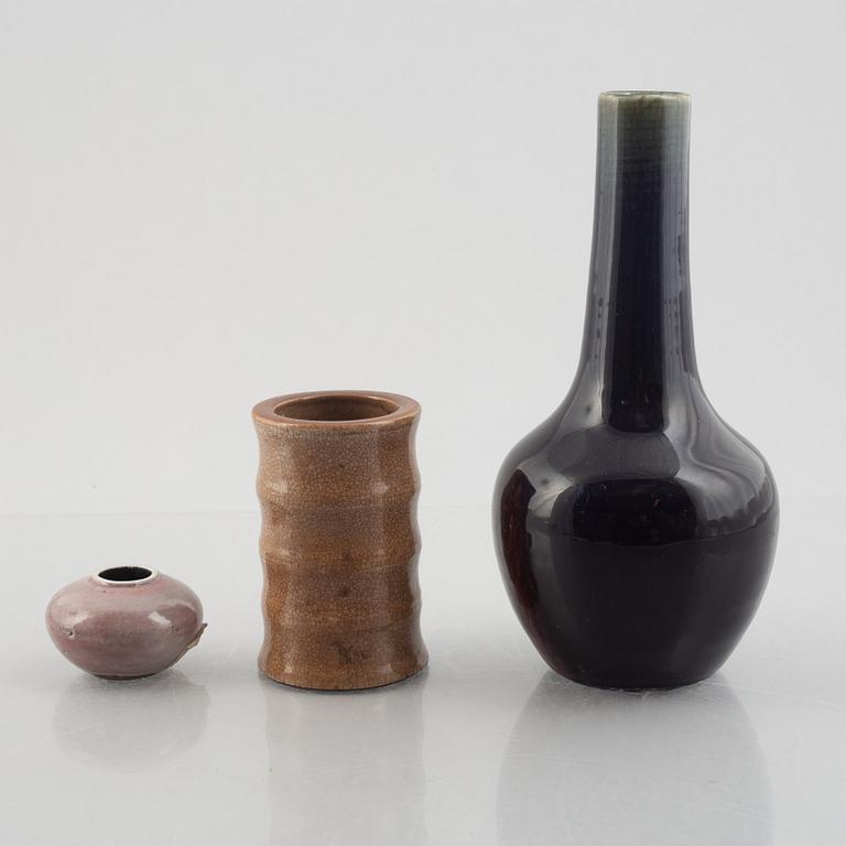 A group of Chinese porcelain, early 20th century.