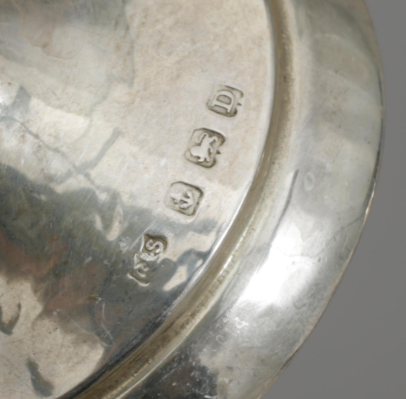 BÄGARE 4 st SAMT POKAL, silver, bla England, 1900-tal. Vikt tot ca 796 gram.