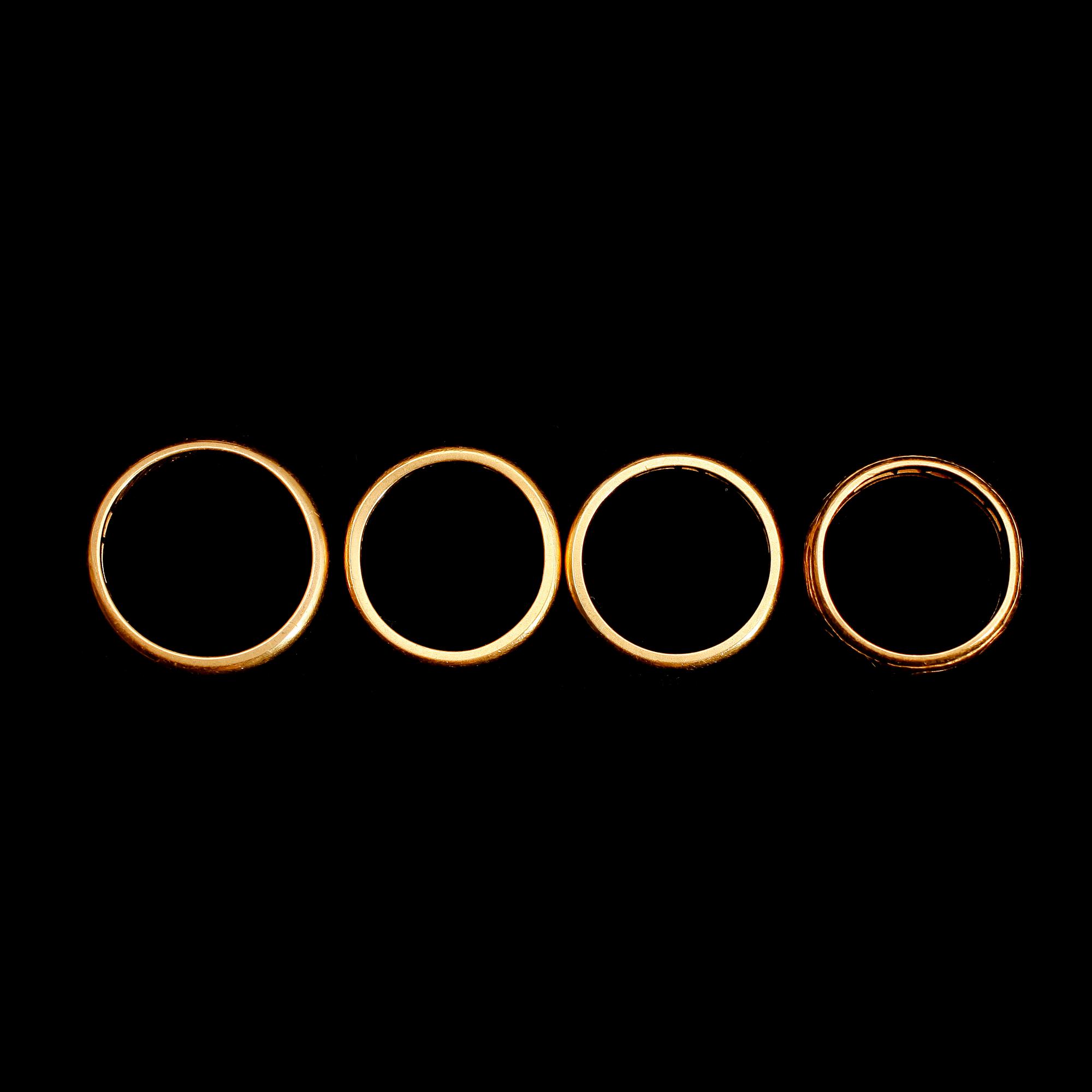 RINGAR,  4 st, 23 k guld. Vikt ca 24 g.