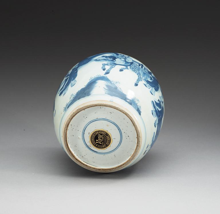 A blue and white jar, Qing dynasty, Kangxi (1662-1722).