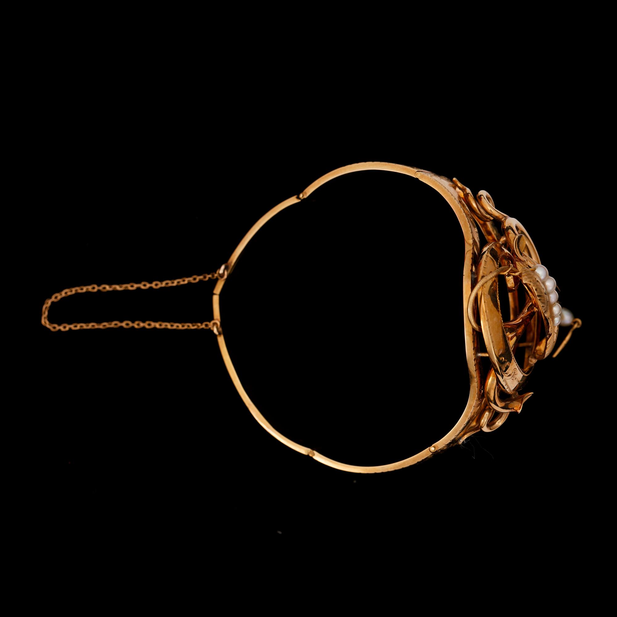 ARMRING, 18k guld, Gustaf Möllenborg, Stockholm, 1857 el 1861. Vikt 27,6g.