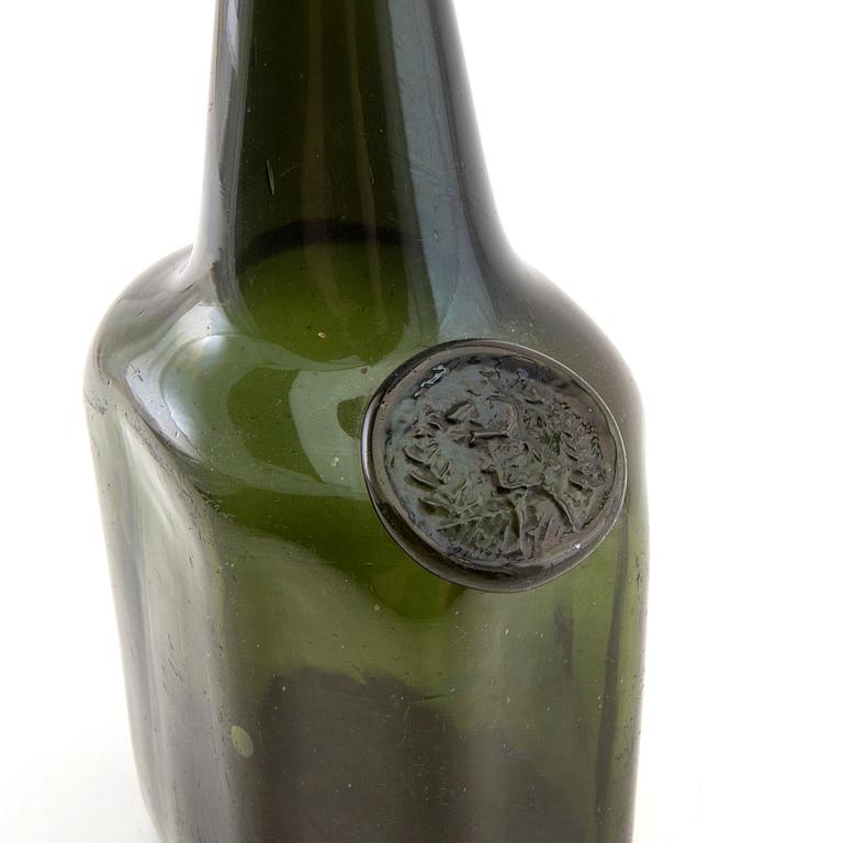 A green glass bottle flask, Henrikstorp, Sweden, 18th century.