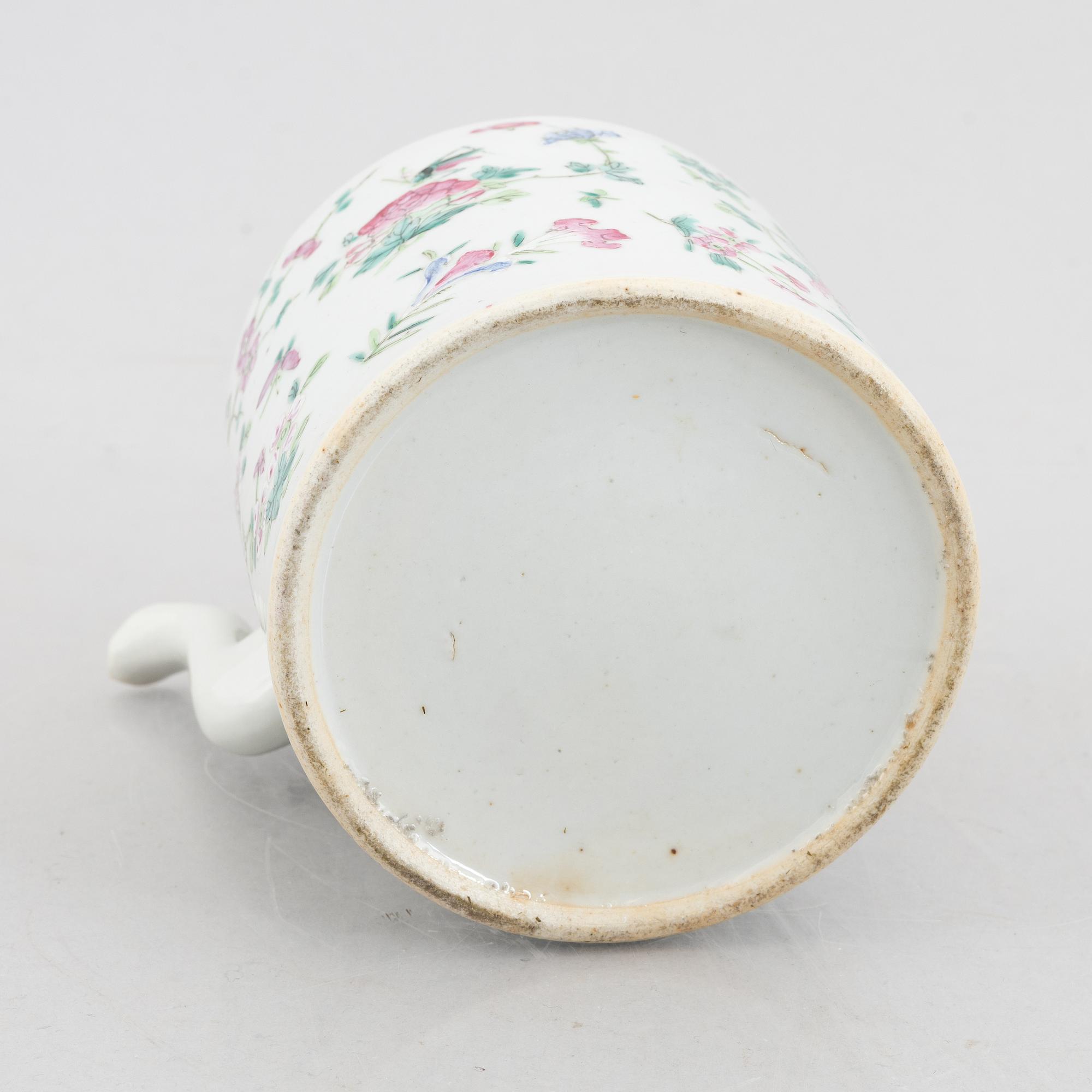 Four pieces of Chinese porcelain, Qing dynasty, 18th-19th century.