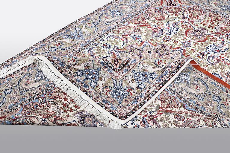 A carpet, Old Esfahan, part silk, ca 308 x 202 cm.