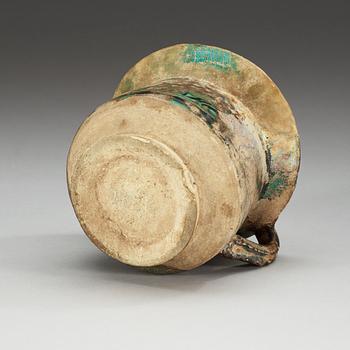 KRUKA, lergods. Turkos glasyr med svart dekor. Höjd 12 cm. Persien 1200-1300-tal.