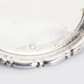 Snapsbägare, 7 st, och saltkar, 8 st, silver, glas, Tavastehus och Åbo 1948-54, fem saltkar med svensk kontrollstämpel.