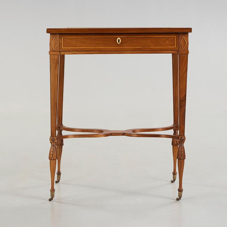 A late Gustavian table by Lars Qvarnberg, master 1801.