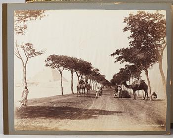 FOTOALBUM,   MEDELHAVSKRYSSNING 1905-06 MED KORVETTEN FREJA.