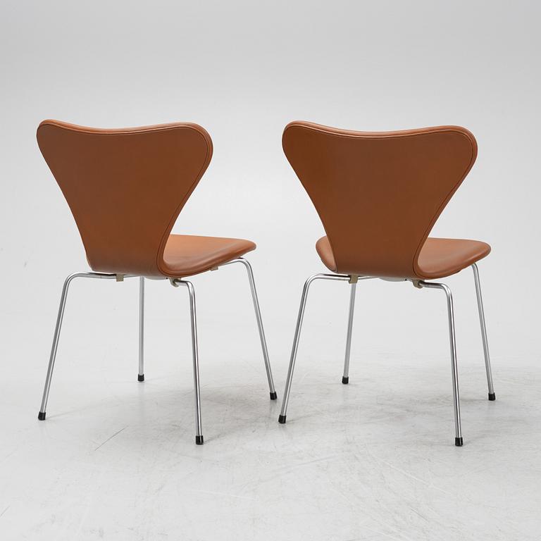 Arne Jacobsen, six 'Seven' chairs, Fritz Hansen, Denmark, late 20th century.