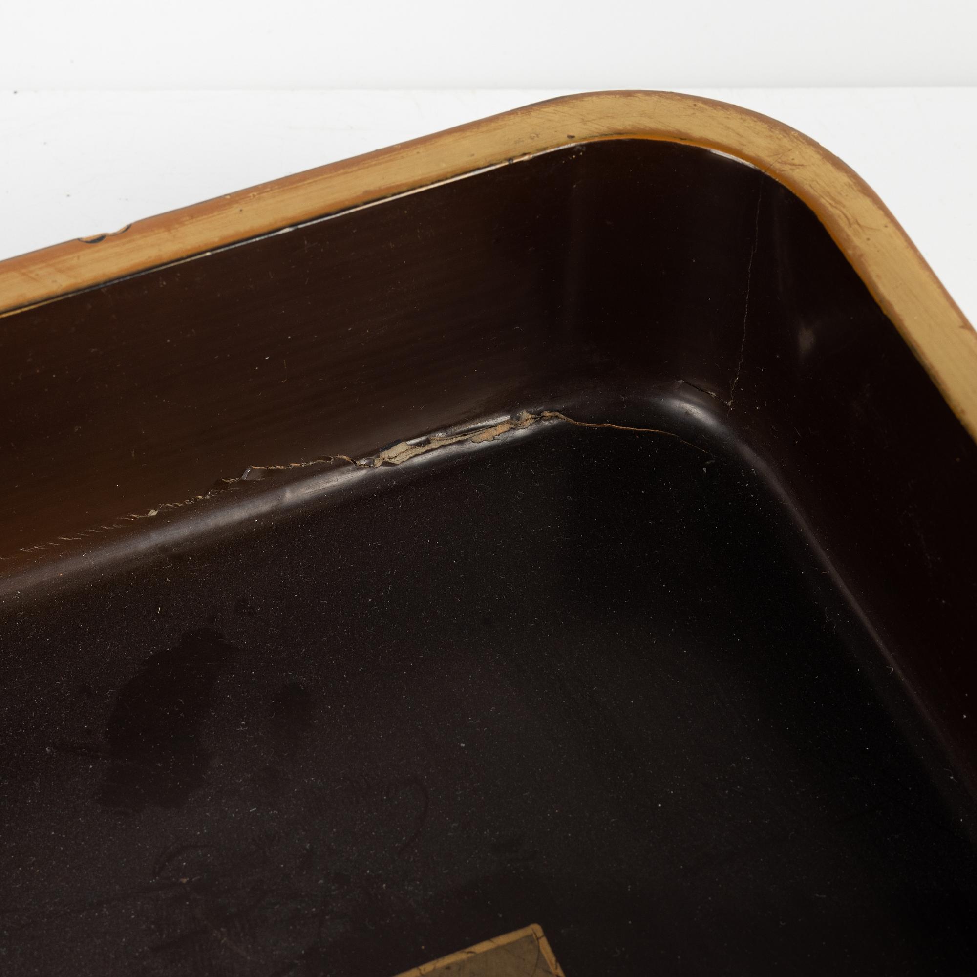 Bricka, lack. Japan, Meiji (1868-1912).