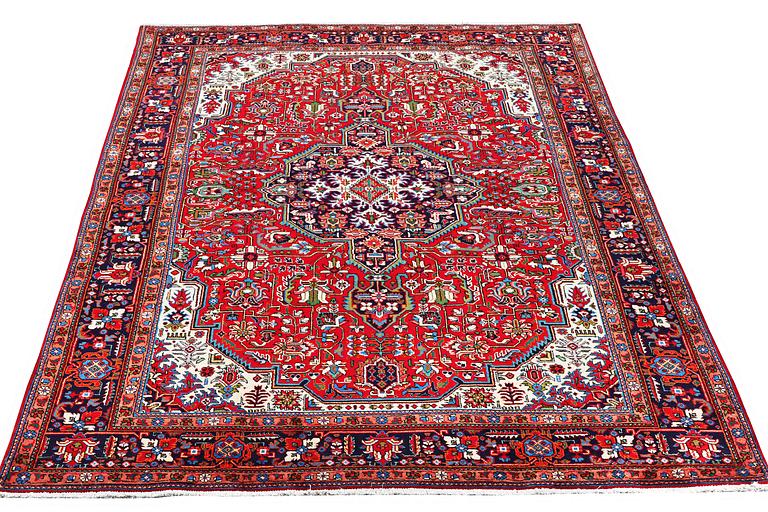 Matta, Täbriz, ca 309 x 204 cm.