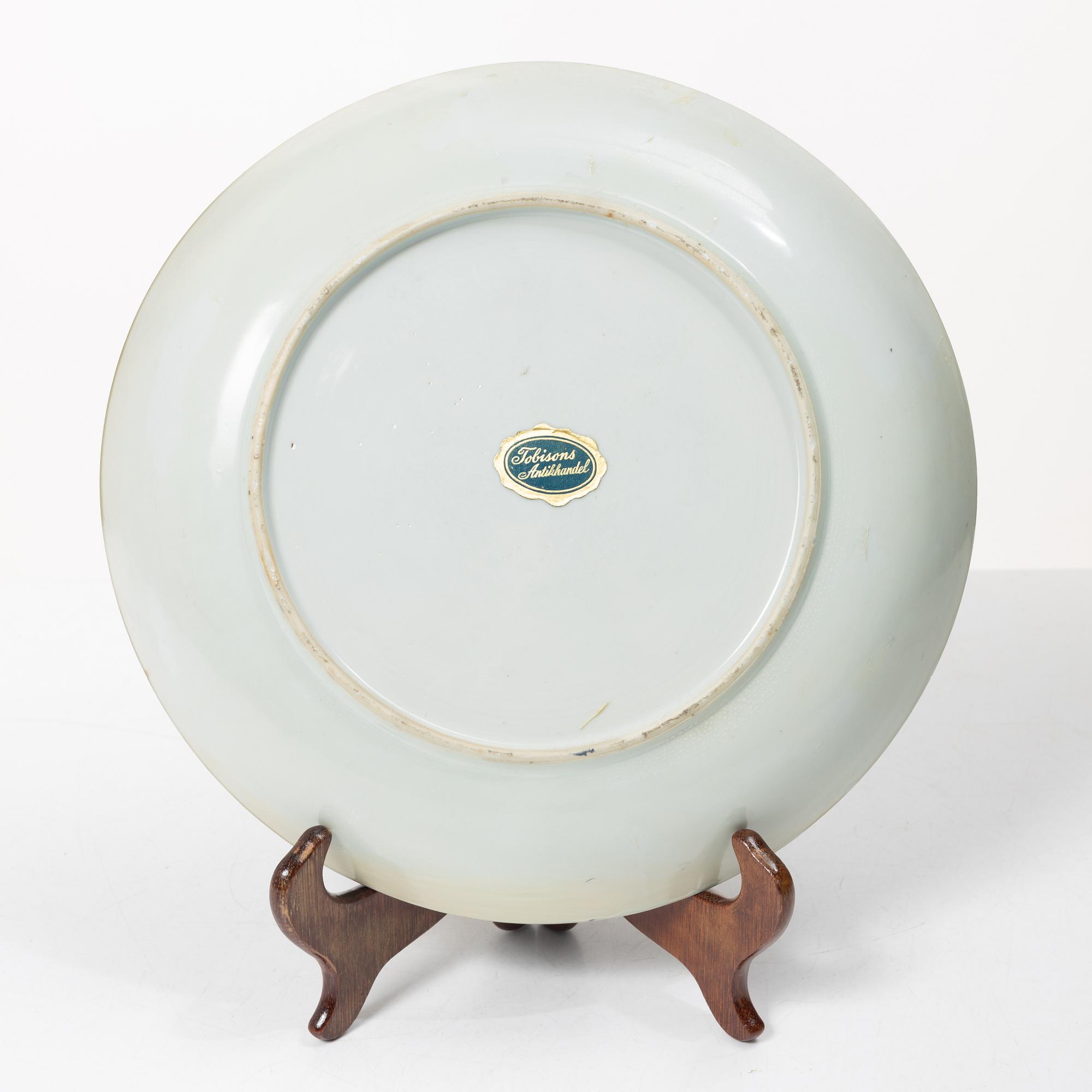 A porcelain bowl dish, China, Qianlong (1736–95).