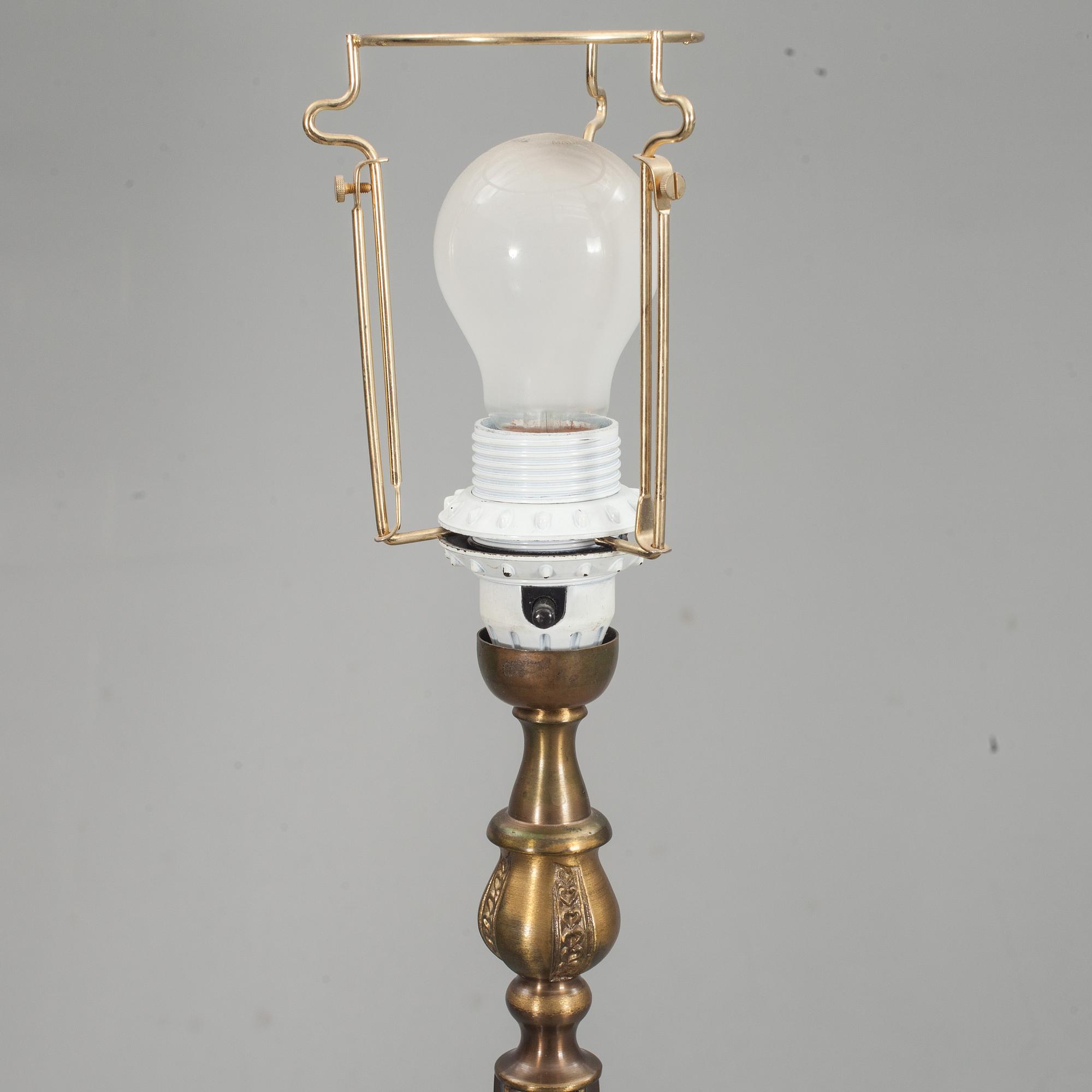 GOLVLAMPA, 1900-talets andra hälft.