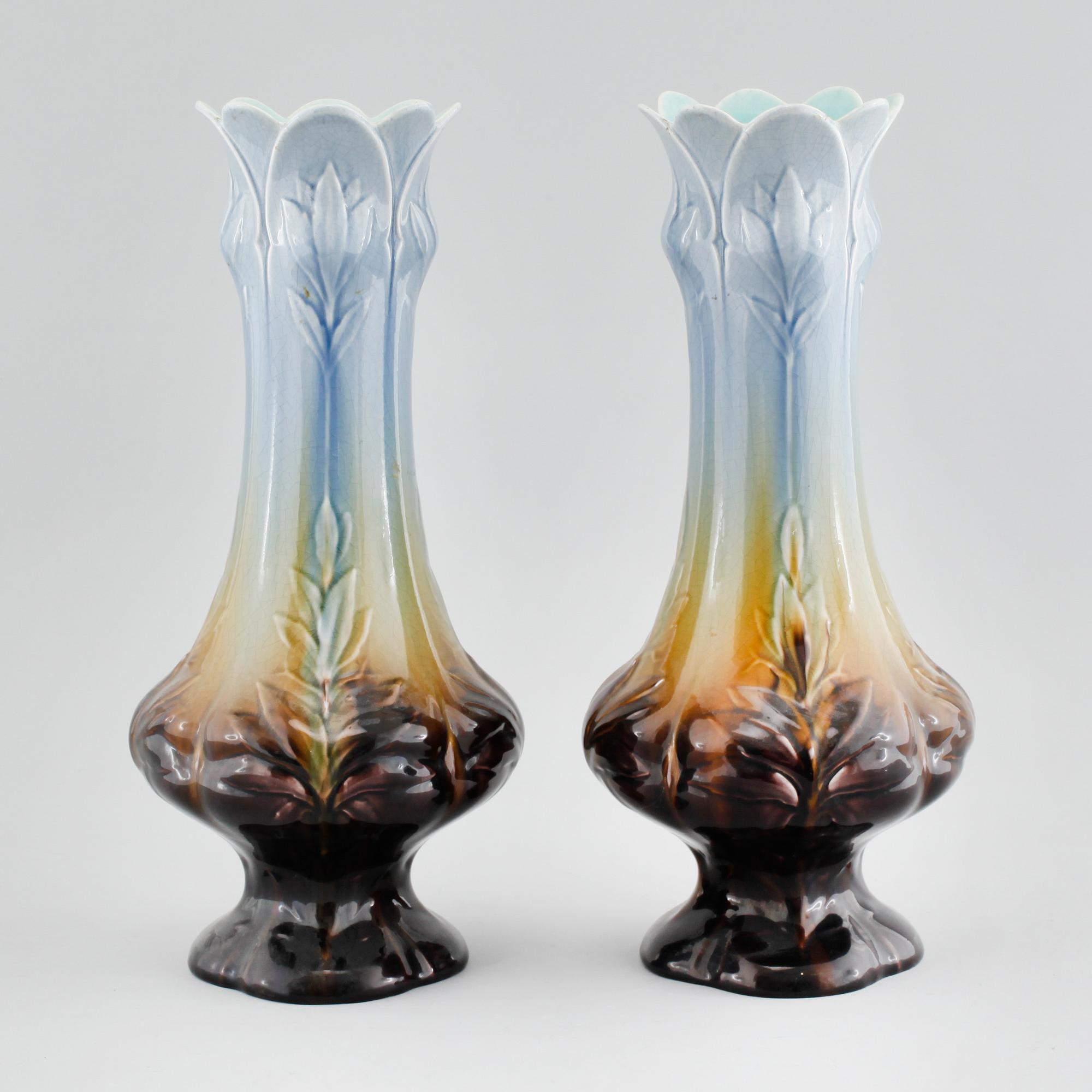 A pair of vases from around year 1900.