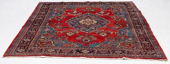 A Viss carpet, approx. 304 x 228 cm.