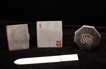 PARTI SILVER, 4 delar, bl a Atelier Borgila Stockholm 1936 och Jens Sisgaard Danmark 1944. Vikt exkl puderdosa ca 260g.