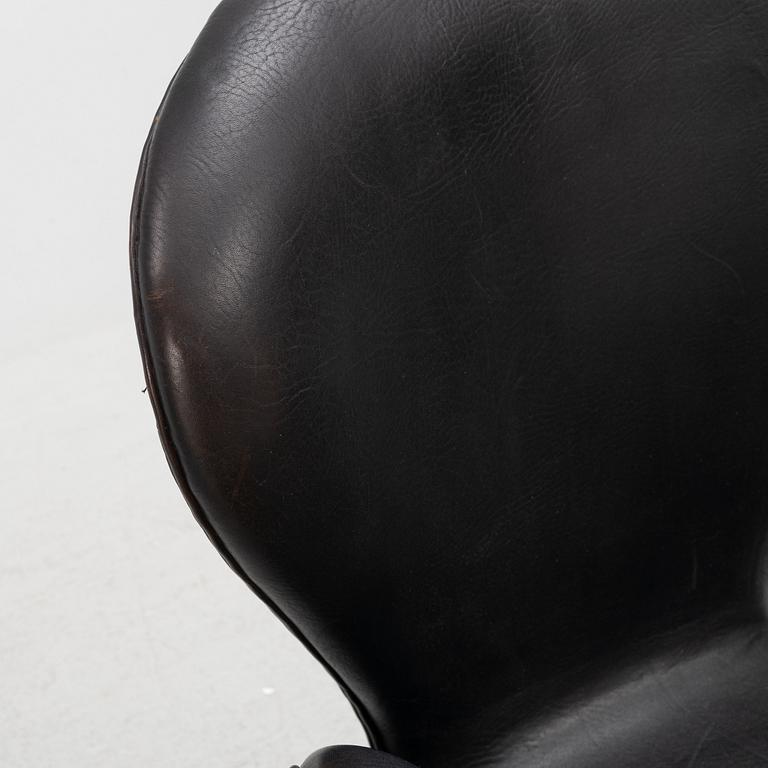 Arne Jacobsen, fåtölj, "Svanen" Fritz Hansen, Danmark, 1960-tal.