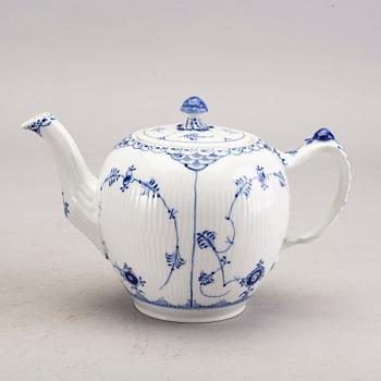 A TEA- AND COFFEESET MUSELMALET ROYAL COPENHAGEN 42 PCS.