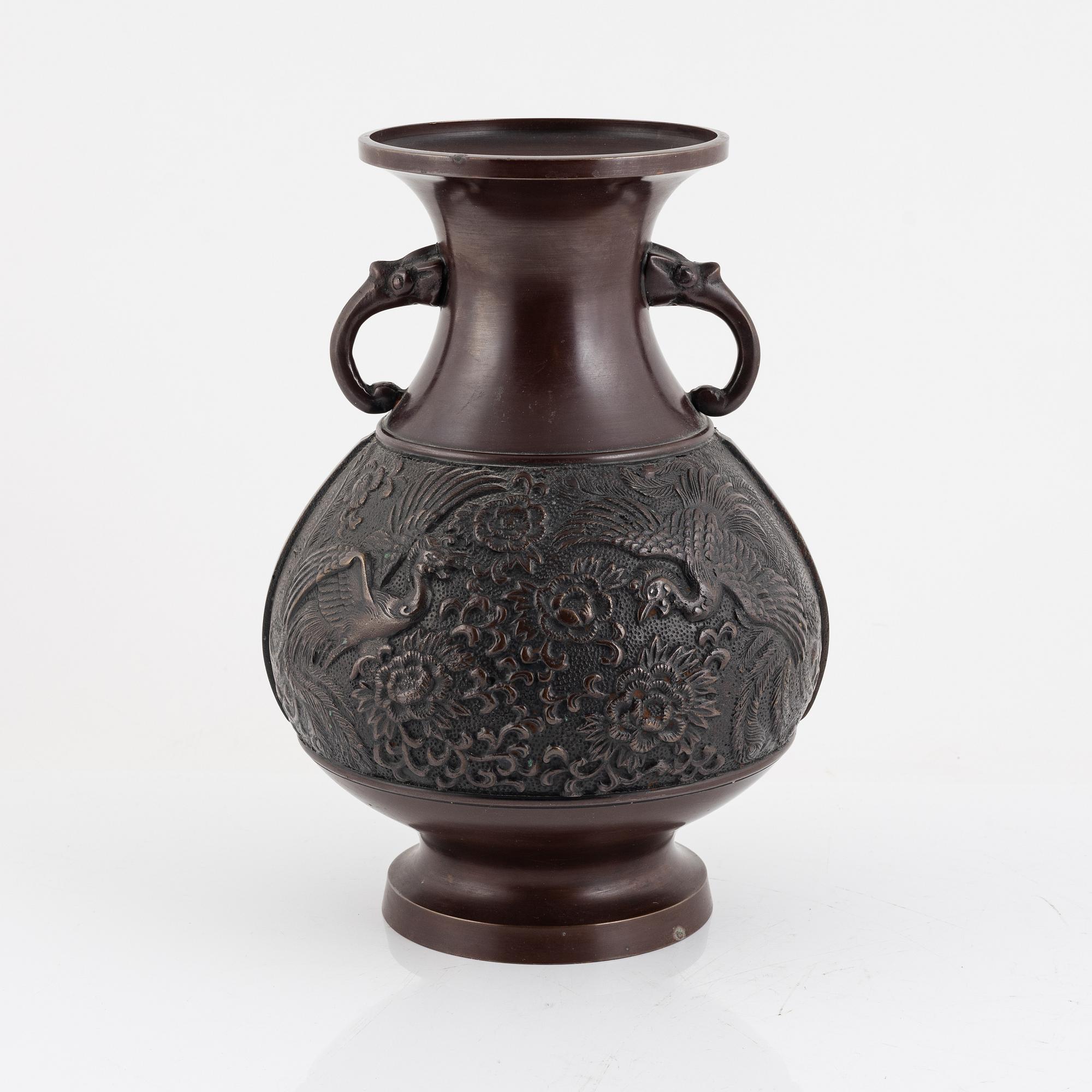 Vas, brons, signerad, Japan, 1900-tal.