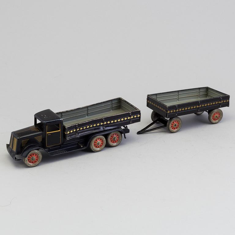 A mid 20th century toy truck, plate.