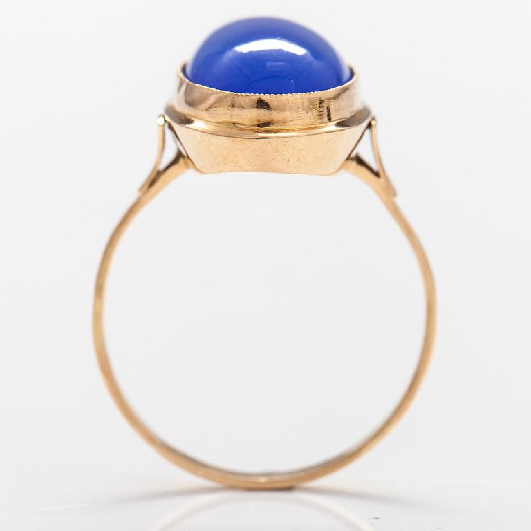 A 14K gold ring with a calcedone.