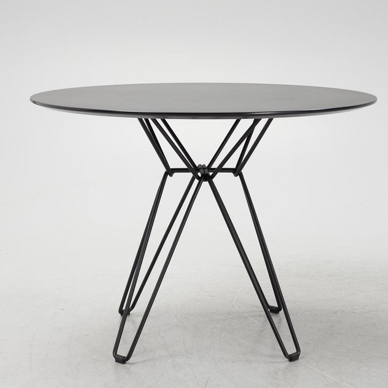 Massproduction, dining table.