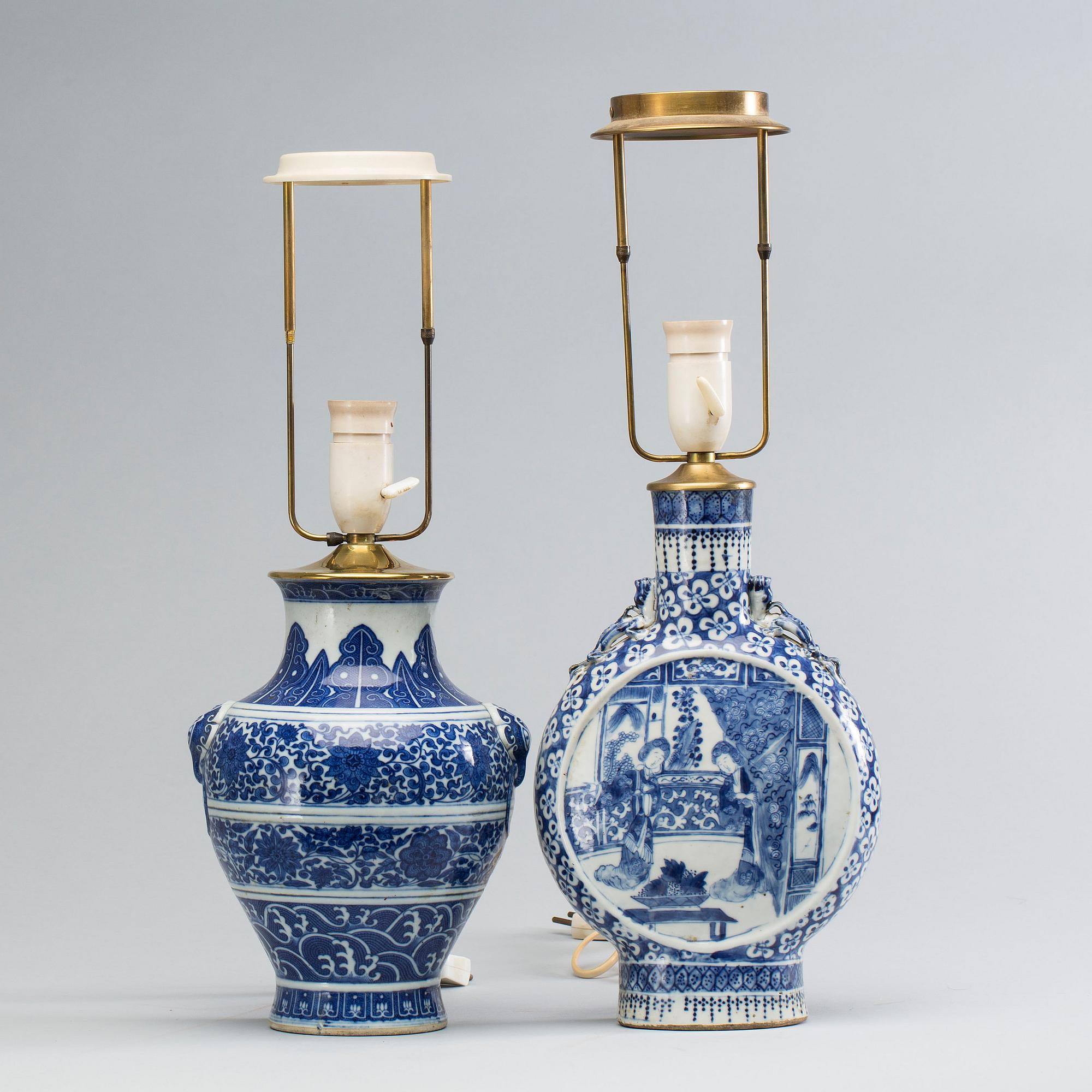BORDSLAMPOR/VASER, 2 stycken, porslin, Kina 18/1900-tal.