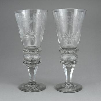 POKALER, ett par, slipat glas, tidigt 1900-tal, troligen Sverige.