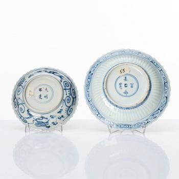 A pair of blue and white dishes, Ming dynasty (1368-1644).