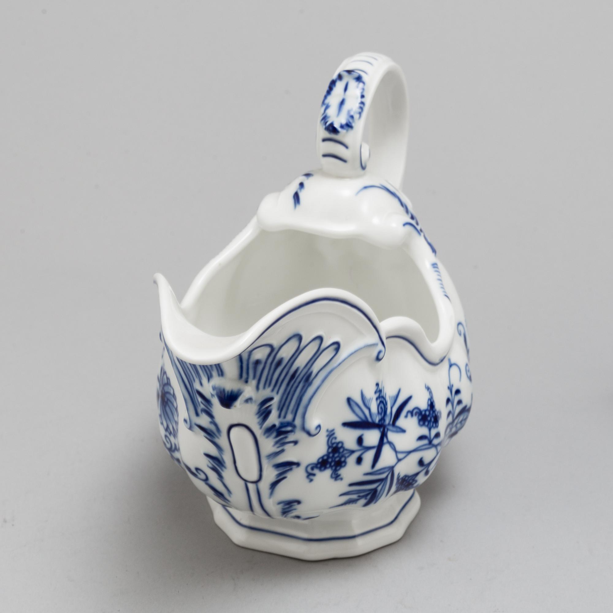 Five Meissen porcelain objects, 20th century.