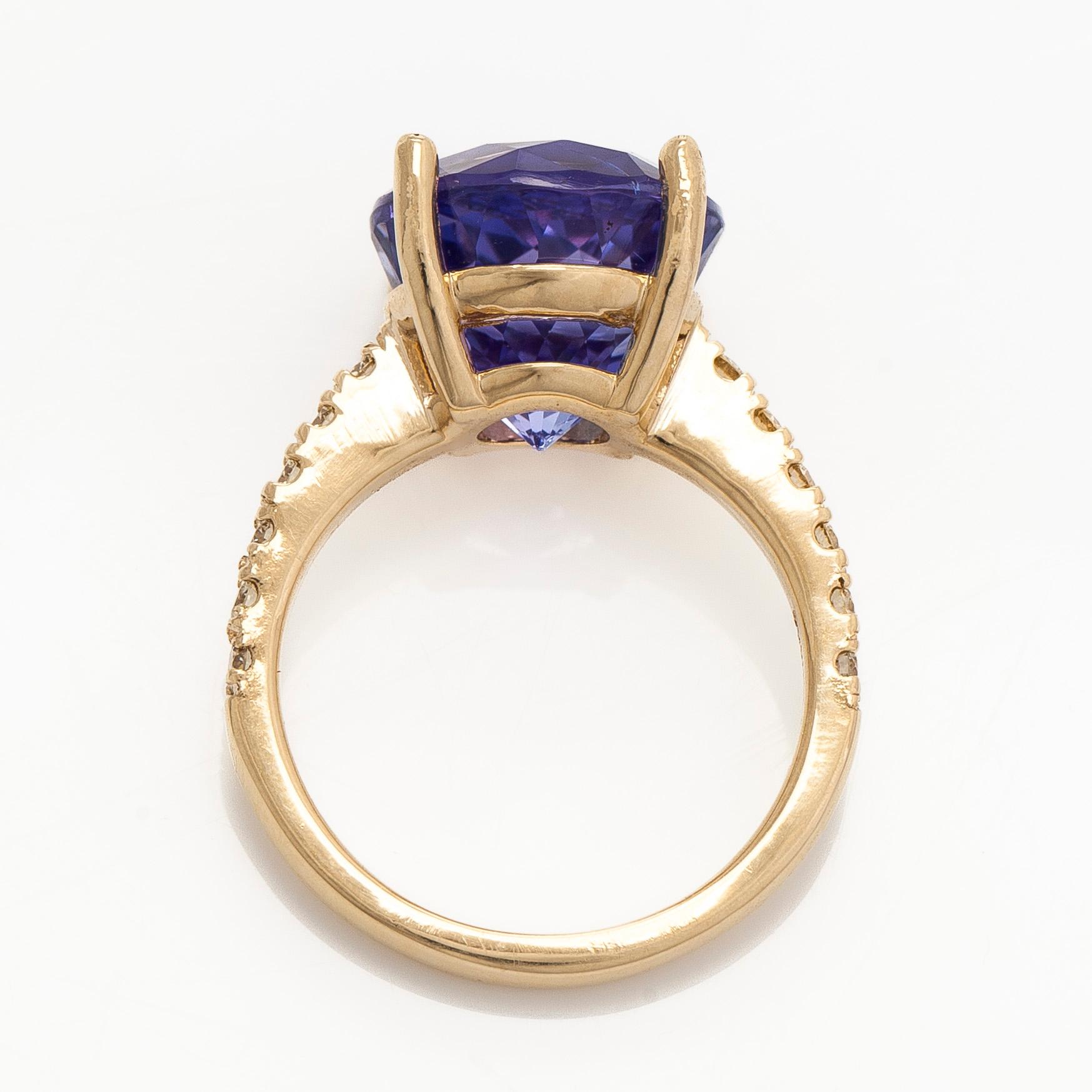 A 14K gold ring, with modified brilliant-cut tanzanite and diamonds. With GIA report.