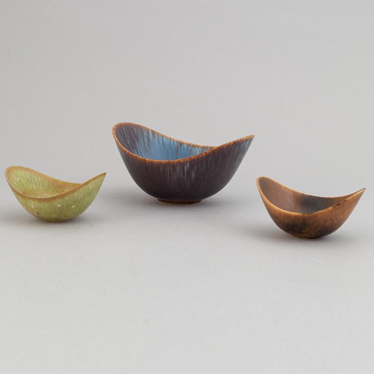 Gunnar Nylund, a set of six stoneware bowls, two miniature vases and a vase for Rörstrand.