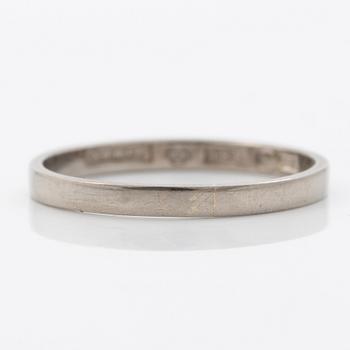 Ring, plain 18K white gold.