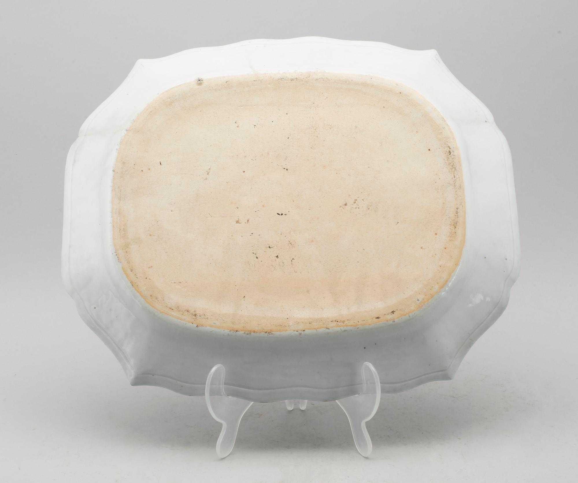 STEKFAT, porslin, Kina, Qianlong 1736-1795.