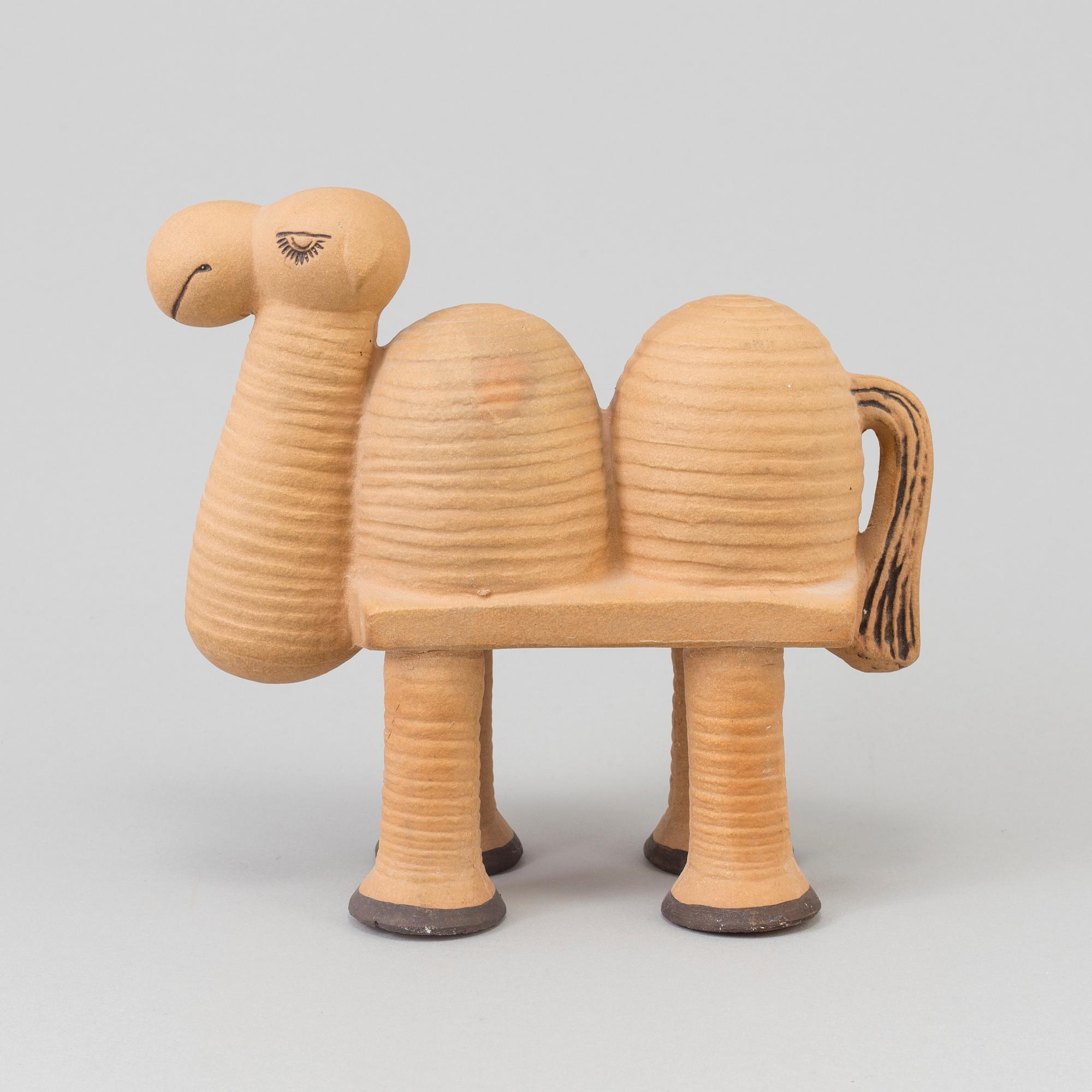 LISA LARSON,  figurin, stengods, "Kamel", ur serien "Jura", Gustavsberg. Formgiven 1971.