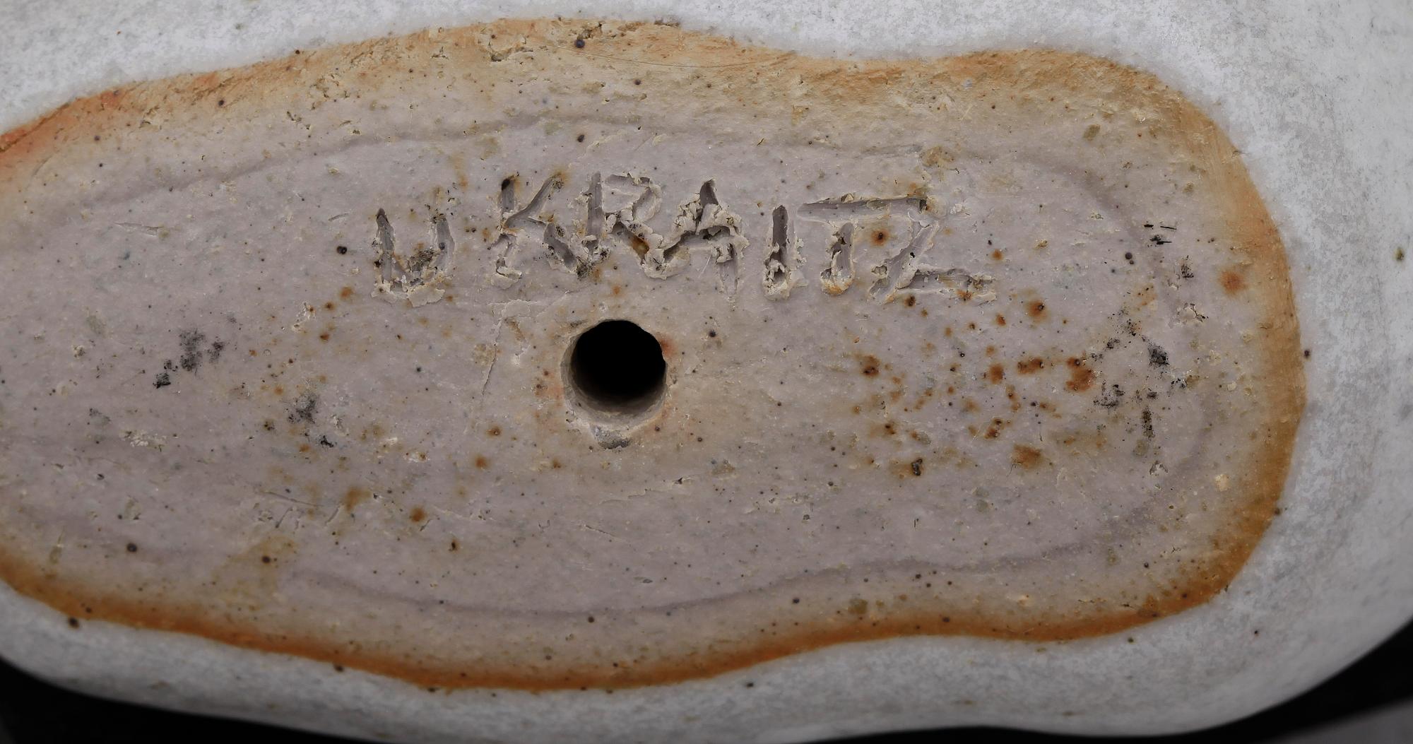 ULLA KRAITZ , stengods, sign.