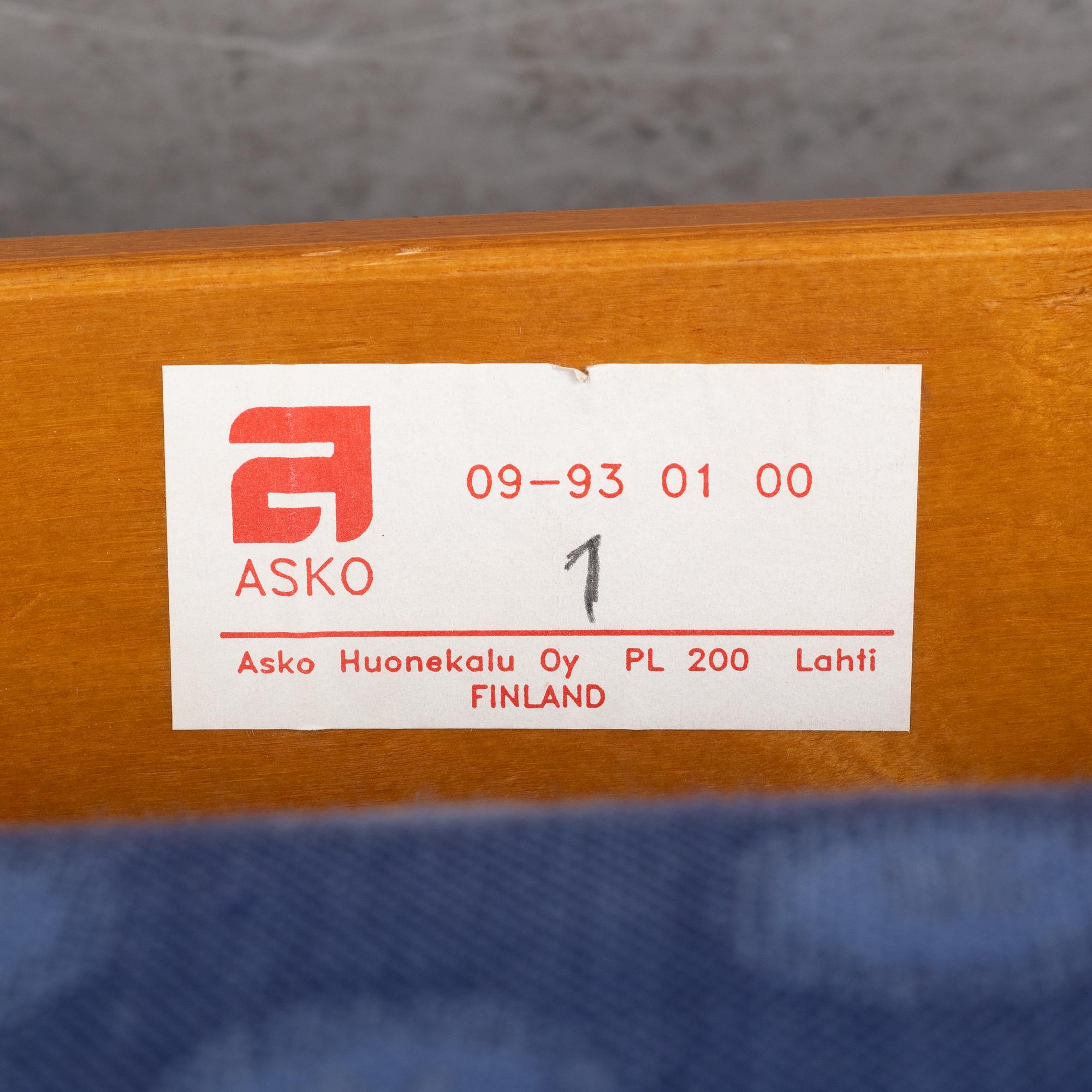 Markku Pakkanen, a pair of 'Harlekiini' armchairs, Asko, Finland, late 20th Century.