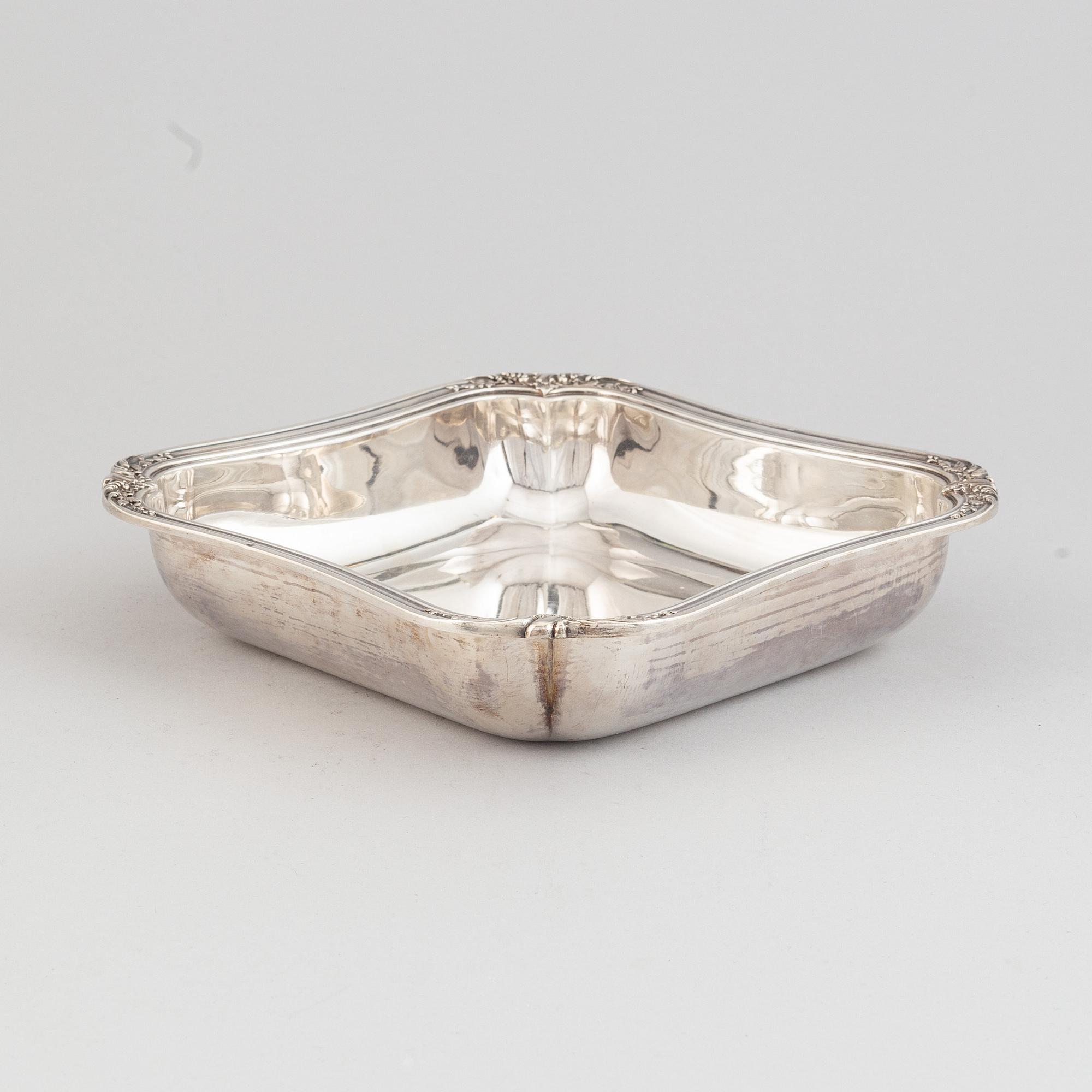 Two French 19th century silver 950/1000 dishes, after 1838.