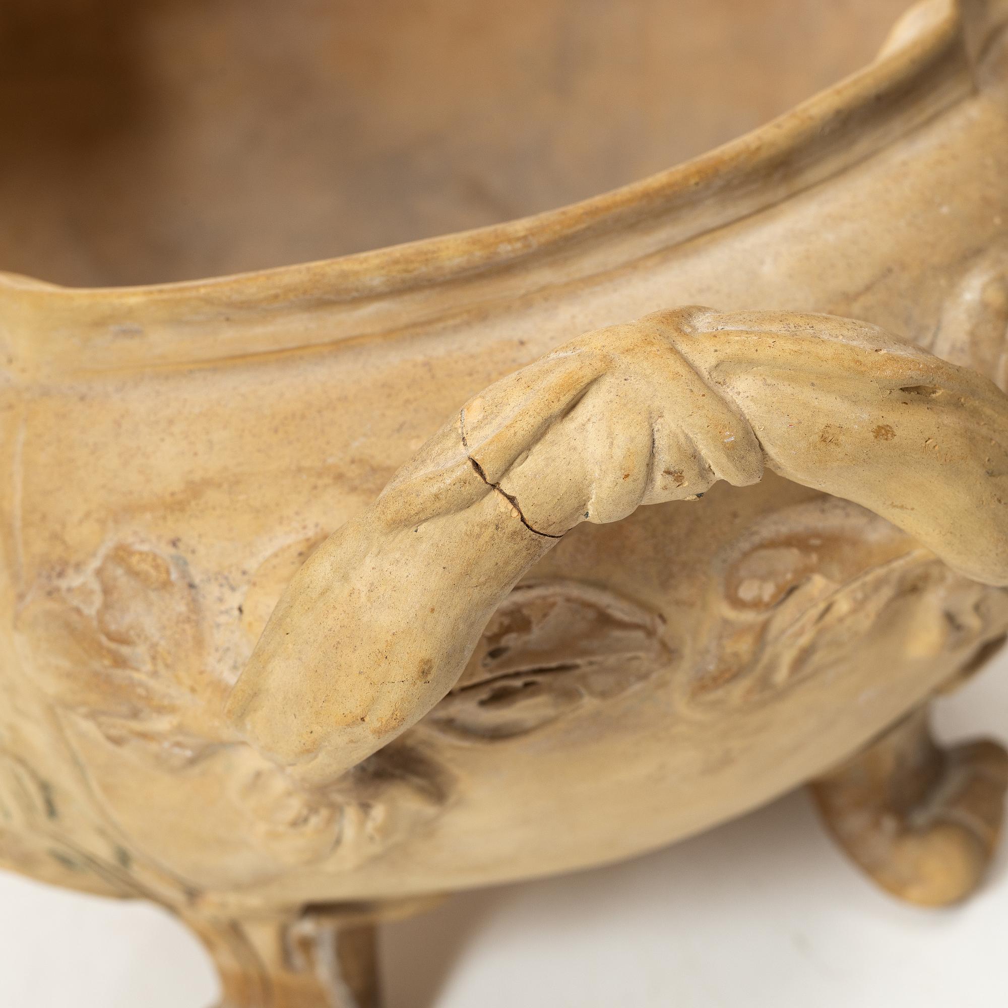 Terrin, oglaserat lergods, rokoko, 1700-tal.